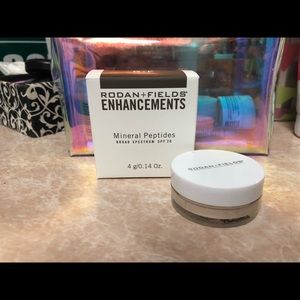 Mineral Peptides Broad-spectrum SPF 20 - Light